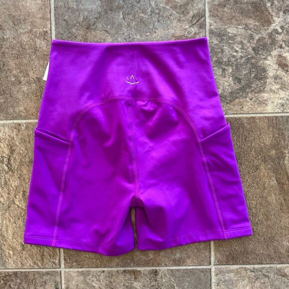 Beyond Yoga Powerbeyond Strive Biker Short Violet Berry Size Medium - Picture 2 of 10